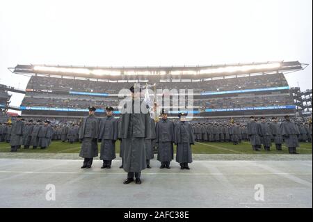 Philadelphia, USA. 14 Dez, 2019. Armee Kadetten Durchführen der März auf vor dem 120 Army-Navy Spiel bei Lincoln Financial Field in Philadelphia am Samstag, den 14. Dezember 2019. Foto von Derik Hamilton/UPI Quelle: UPI/Alamy leben Nachrichten Stockfoto