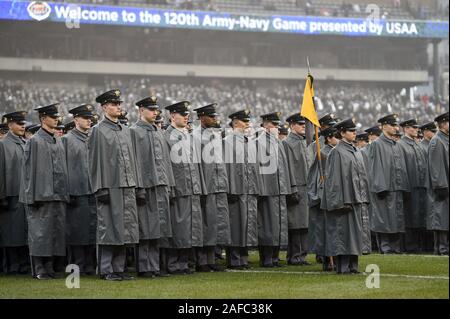 Philadelphia, USA. 14 Dez, 2019. Armee Kadetten Durchführen der März auf vor dem 120 Army-Navy Spiel bei Lincoln Financial Field in Philadelphia am Samstag, den 14. Dezember 2019. Foto von Derik Hamilton/UPI Quelle: UPI/Alamy leben Nachrichten Stockfoto