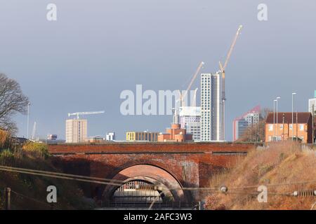 Teil von Leeds Skyline mit dem neuen höchste Gebäude in Yorkshire 'Altus House' Stockfoto