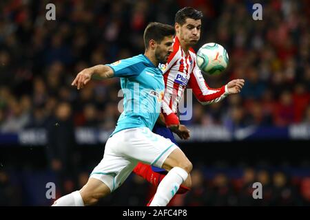 Madrid, Spanien. 14 Dez, 2019. Madrid, Spanien; 14/12/2019. - Fußball der Liga Match 17 Atletico de Madrid gegen Osasuna an der Wanda Metropolitano Stadium statt, in Madrid. Morata (R) Atletico de Madrid Spieler Credit: Juan Carlos Rojas/Picture Alliance | Verwendung weltweit/dpa/Alamy leben Nachrichten Stockfoto