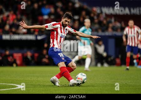 Wanda Metropolitano Stadion, Madrid, Spanien. 14 Dez, 2019. Liga Fußball, Atletico de Madrid gegen Osasuna; Felipe (Atletico de Madrid) Kreuze in die Box-redaktionelle Verwendung Credit: Aktion plus Sport/Alamy leben Nachrichten Stockfoto