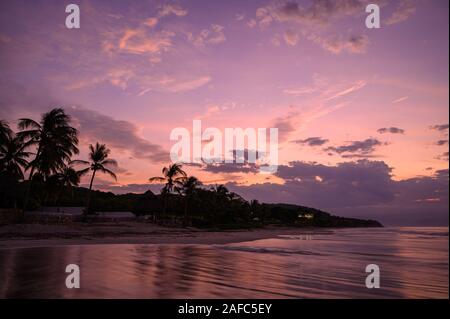 Sonnenaufgang auf destiladeras Beach in Punta De Mita an der Riviera Nayarit Küste von Mexiko. Stockfoto