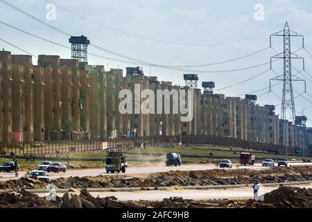 Kairo, Ägypten - Neue Wohngebäude im 6. Oktober Vorort der Hauptstadt Kairo. Stockfoto