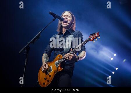 Nottingham, UK. 14 Dez, 2019. Myles Kennedy von Alter Bridge führt live auf der Bühne des Motorpoint Arena in Nottingham, UK. Credit: Andy Gallagher/Alamy leben Nachrichten Stockfoto