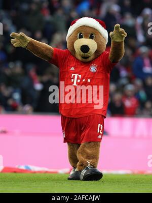 München, Deutschland. 14 Dez, 2019. firo: 14.12.2019, Fußball, 1.Bundesliga, Saison 2019/2020, FC Bayern München - Werder Bremen 6:1, Maskottchen Berni, FC Bayern München, FCB, Bayern, München, ganze Zahl, Geste, Mütze, | Nutzung der weltweiten Kredit: dpa/Alamy leben Nachrichten Stockfoto