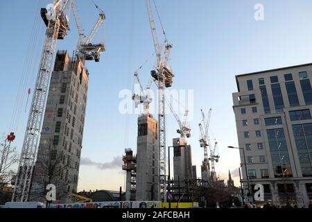 Google Building Landscraper Cores Kräne auf der Baustelle am Kings Boulevard in der Nähe des Kings Cross Railway Station in London England Großbritannien Kathy DeWitt Stockfoto