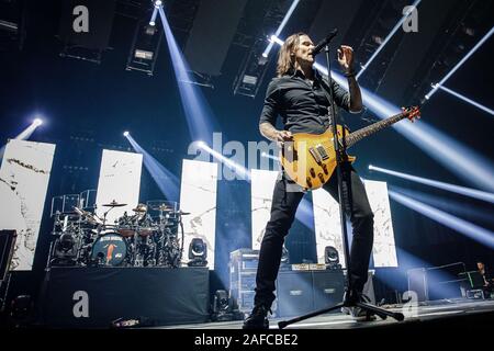 Nottingham, UK. 14 Dez, 2019. Myles Kennedy von Alter Bridge führt live auf der Bühne des Motorpoint Arena in Nottingham, UK. Credit: Andy Gallagher/Alamy leben Nachrichten Stockfoto