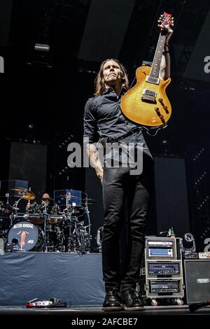 Nottingham, UK. 14 Dez, 2019. Myles Kennedy von Alter Bridge führt live auf der Bühne des Motorpoint Arena in Nottingham, UK. Credit: Andy Gallagher/Alamy leben Nachrichten Stockfoto