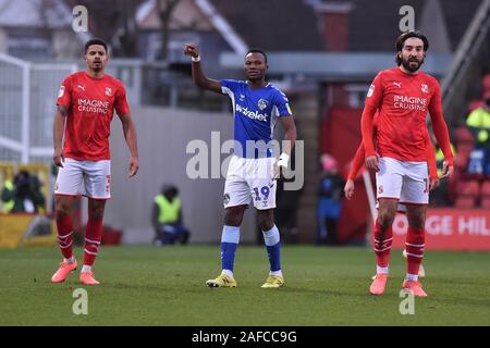 Swindon, UK. 14 Dez, 2019. SWINDON, ENGLAND - 14. Dezember Wunsch Segbe Azankpo von Oldham Athletic in Aktion während der Sky Bet Liga 2 Übereinstimmung zwischen Swindon Town und Oldham Athletic in der Grafschaft Boden, Swindon am Samstag, den 14. Dezember 2019. (Credit: Eddie Garvey | MI Nachrichten) das Fotografieren dürfen nur für Zeitung und/oder Zeitschrift redaktionelle Zwecke verwendet werden, eine Lizenz für die gewerbliche Nutzung Kreditkarte erforderlich: MI Nachrichten & Sport/Alamy leben Nachrichten Stockfoto