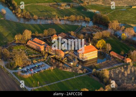 Luftbild, Schloss Oberwerries ist ein 2-winged Wasserburg in den Lippeauen der Hammer Bezirk Hamm-Heessen. wassergräben nach dem Bau nicht Stockfoto