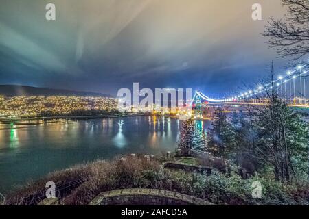 Foto nahm an der Aussicht Point Lookout von Stanley Park bei Nacht Stockfoto