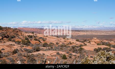 Feuriger Ofenbereich vom Panorama Point über den Salt Valley Wash im Arches National Park, Utah Stockfoto