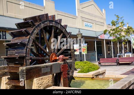 Windsor Innenstadt in New South Wales und traditionellen Wasserrad, Windsor, Australien Stockfoto