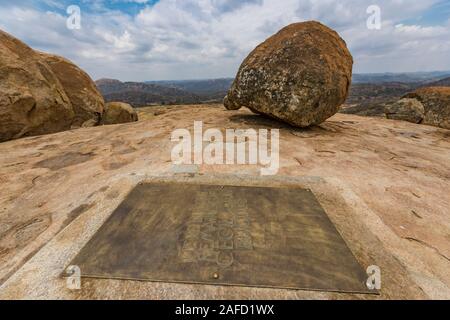 Matobo Hills (früher Matopos) National Park, Simbabwe. Das Grab von Cecil Rhodes in "World's View". Stockfoto