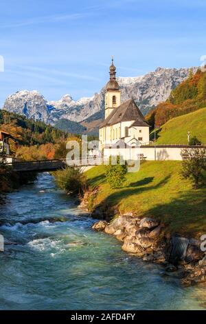 St. Sebastian Kirche am schönen bayerischen Alpen auf der Ramsau, Nationalpark Berchtesgaden in Deutschland Stockfoto