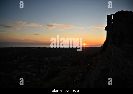 Sonnenuntergang von Saint George Schloss in Travliata Kefalonia, Griechenland Stockfoto