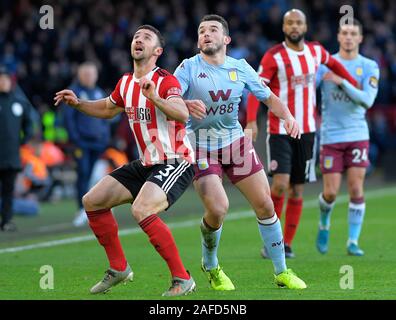 SHEFFIELD, England. Oktober 21 weg von der Kugel aus Enda Steven (Sheffield United) und John McGinn (Aston Villa) während der Englischen Premier League Stockfoto