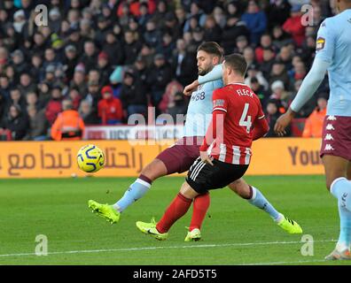 SHEFFIELD, England. Am 21. Oktober John Fleck (Sheffield United) bocks ein Aston Villa Angriff während der Englischen Premier League Match zwischen Sheffield Unite Stockfoto