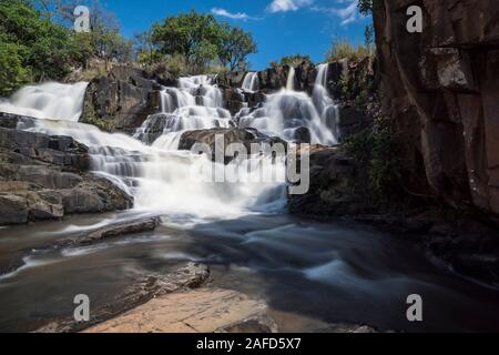 Nyangombe Falls, Simbabwe. Die Fälle, in der Nähe der Stadt Nyanga im östlichen Hochland, sind relativ weniger bekannt, gelten aber als einer der schönsten Orte in Simbabwe Stockfoto