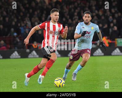 SHEFFIELD, England. Oktober 21 George Baldock (Sheffield United) von Douglas Luiz (Aston Villa) während der Englischen Premier League Match zwischen Sh gekennzeichnet Stockfoto