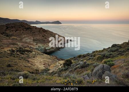 Sunset Landschaft in der Gegend von Los Escullos. Naturpark Cabo de Gata. Andalusien. Spanien. Stockfoto