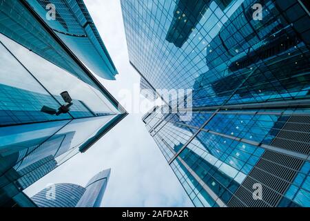 Wolkenkratzer in der Innenstadt liegt, Ansicht von unten Stockfoto