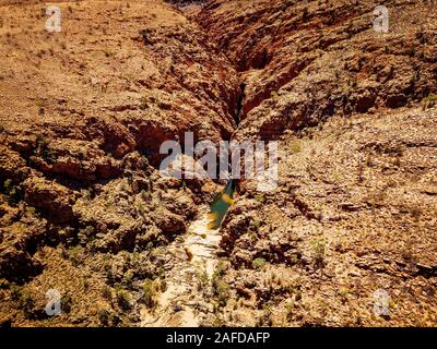 Das Wasserloch in der Redbank Gorge in den West MacDonnell Ranges, Northern Territory, Australien Stockfoto