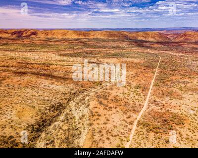 Luftaufnahme um die Serpentine Gorge in den West MacDonnell Ranges, North Territory, Australien Stockfoto