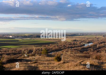 Bratislava (Pressburg): Schloss Hof schloss (EFT), Fluss March (Morava), Brücke der Freiheit,, Slowakei Stockfoto