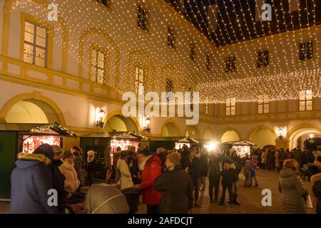 : Engelhartstetten Schloss Hof Schloss, Weihnachtsmarkt, Innenhof der Burg im Marchfeld, Niederösterreich, Lower Austria, Austria Stockfoto