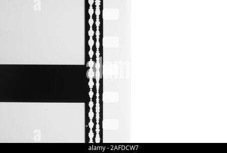 Detail der 35-mm-Film optische Movie Sound Tracks und Perforation gauge Schwarz und Weiß kino Hintergrund transparente Kopie Raum Stockfoto