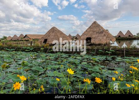 Dorf auf Stelzen, in der Nähe von Siem Reap Kambodscha Stockfoto