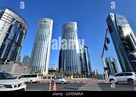 Doha, Qatar, Nov 24. 2019. Alfardan Office Tower arbeiten und den Dienst der Jastice Stockfoto