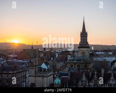 Oxford Sonnenuntergang, All Saints Church Spire, Bibliothek von Lincoln College, Universität Oxford, Oxford, Oxfordshire, England, UK, GB. Stockfoto