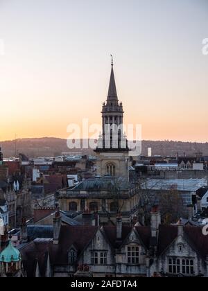 Oxford Sonnenuntergang, All Saints Church Spire, Bibliothek von Lincoln College, Universität Oxford, Oxford, Oxfordshire, England, UK, GB. Stockfoto