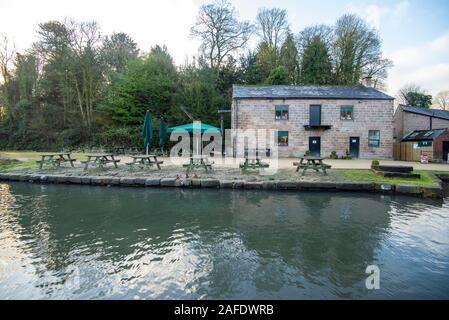 Wheatcrofts Wharf Cafe in Cromford Canal, Matlock Derbyshire England Großbritannien Stockfoto