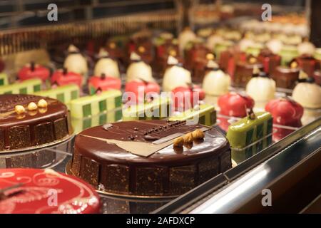 Kuchen und Süßigkeiten auf Retail shop Display, italienisches Gebäck Stockfoto