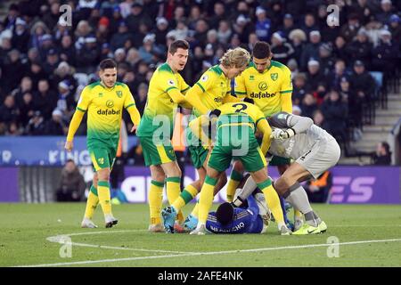 Leicester, Großbritannien. 14 Dez, 2019. Tempers flare während der Premier League Match zwischen Leicester City und Norwich City am King Power Stadium am 14. Dezember 2019 in Leicester, England. (Foto von Mick Kearns/phcimages.com) Credit: PHC Images/Alamy leben Nachrichten Stockfoto