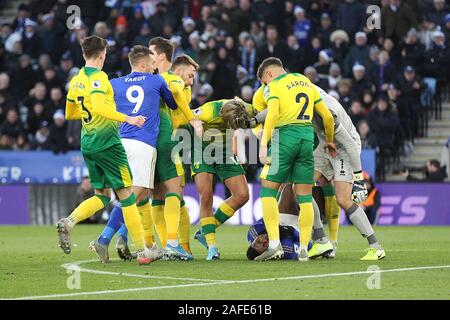 Leicester, Großbritannien. 14 Dez, 2019. Tempers flare während der Premier League Match zwischen Leicester City und Norwich City am King Power Stadium am 14. Dezember 2019 in Leicester, England. (Foto von Mick Kearns/phcimages.com) Credit: PHC Images/Alamy leben Nachrichten Stockfoto