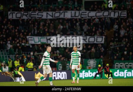 * Anmerkung des Editors SPRACHE * Celtic Green's Brigade zeigen eine Fahne während der LADBROKES Scottish Premier League Spiel im Celtic Park, Glasgow vorhanden. Stockfoto