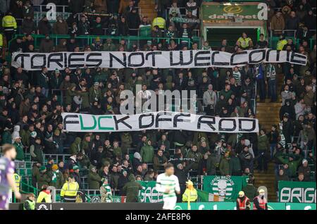 * Anmerkung des Editors SPRACHE * Celtic Green's Brigade zeigen eine Fahne während der LADBROKES Scottish Premier League Spiel im Celtic Park, Glasgow vorhanden. Stockfoto