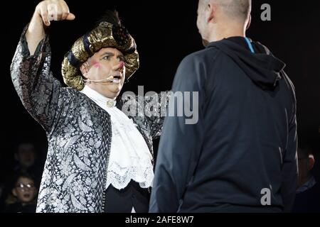 Paris, Frankreich. 14 Dez, 2019. Pascha & Morris (Clowns) führt bei LA LEGENDE fort, indem Pinder Zirkus am Pelouse de Reuilly in Paris. Stockfoto