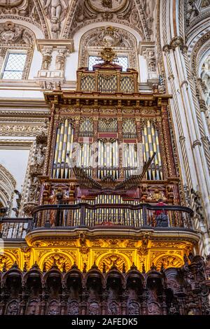 Erstaunlich Chor von Pedro Duque Cornejo in der Mezquita von Cordoba. Andalusien, Spanien Stockfoto