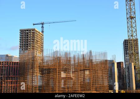 Schalungslösungen für Stahlbeton Bau in der beim Bau Stiftung. Gebäude und Strukturen mit Strukturellen Beton. Lauf Stockfoto