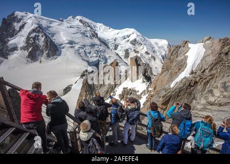 Blick auf den Mont Blanc von der Aiguille du Midi-Plattform. Chamonix, Frankreich Stockfoto