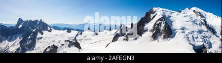 Mont Blanc Panoramablick von der Aiguille du Midi, Chamonix, Frankreich Stockfoto