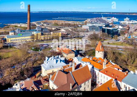 Eyriel Ansicht von Tallinns Linnahall und den Passagierhafen Tallinn, Tallinn, Estland, Stockfoto