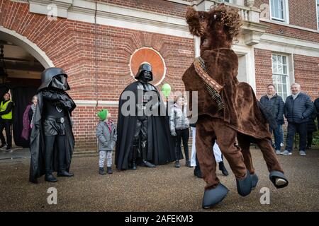 Die Londoner Pantomime Horse Race in Greenwich, London, UK. Stockfoto