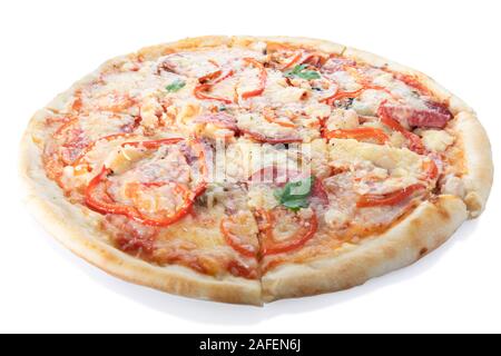 Frische leckere italienische Pizza auf weißem Hintergrund Stockfoto