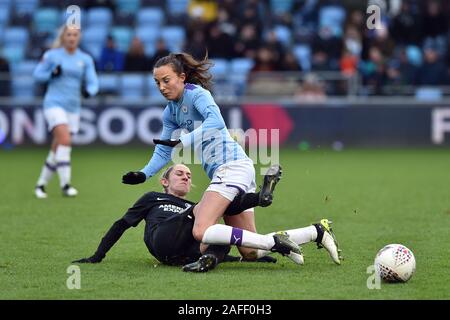 Manchester, Großbritannien. 15 Dez, 2019. MANCHESTER, England - Dezember 15. Caroline Wehr von Manchester City und Maya Le Tissier von Brighton und Hove Albion während Super das Barclays FA Women's League Spiel zwischen Manchester City und Brighton und Hove Albion an der Akademie Stadion, Manchester am Sonntag, dem 15. Dezember 2019. (Credit: Eddie Garvey | MI Nachrichten) das Fotografieren dürfen nur für Zeitung und/oder Zeitschrift redaktionelle Zwecke verwendet werden, eine Lizenz für die gewerbliche Nutzung Kreditkarte erforderlich: MI Nachrichten & Sport/Alamy leben Nachrichten Stockfoto